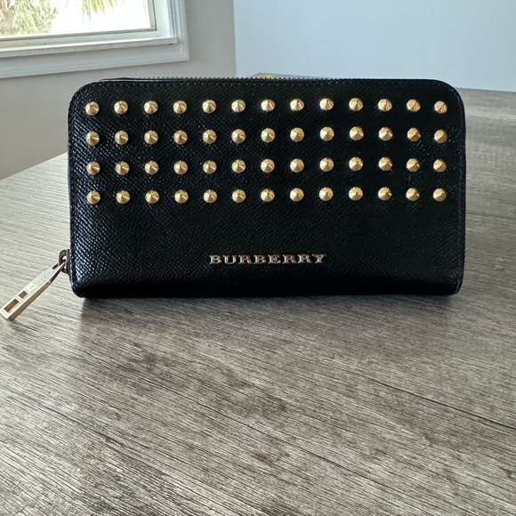 Burberry Studded Wallet - Full Inclusion 🖤 - Picture 1 of 7